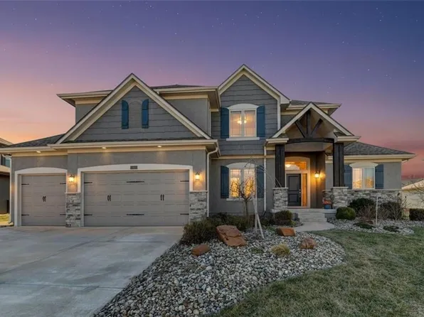 1907 NE Parks Summit Blvd, Lees Summit, MO 64064