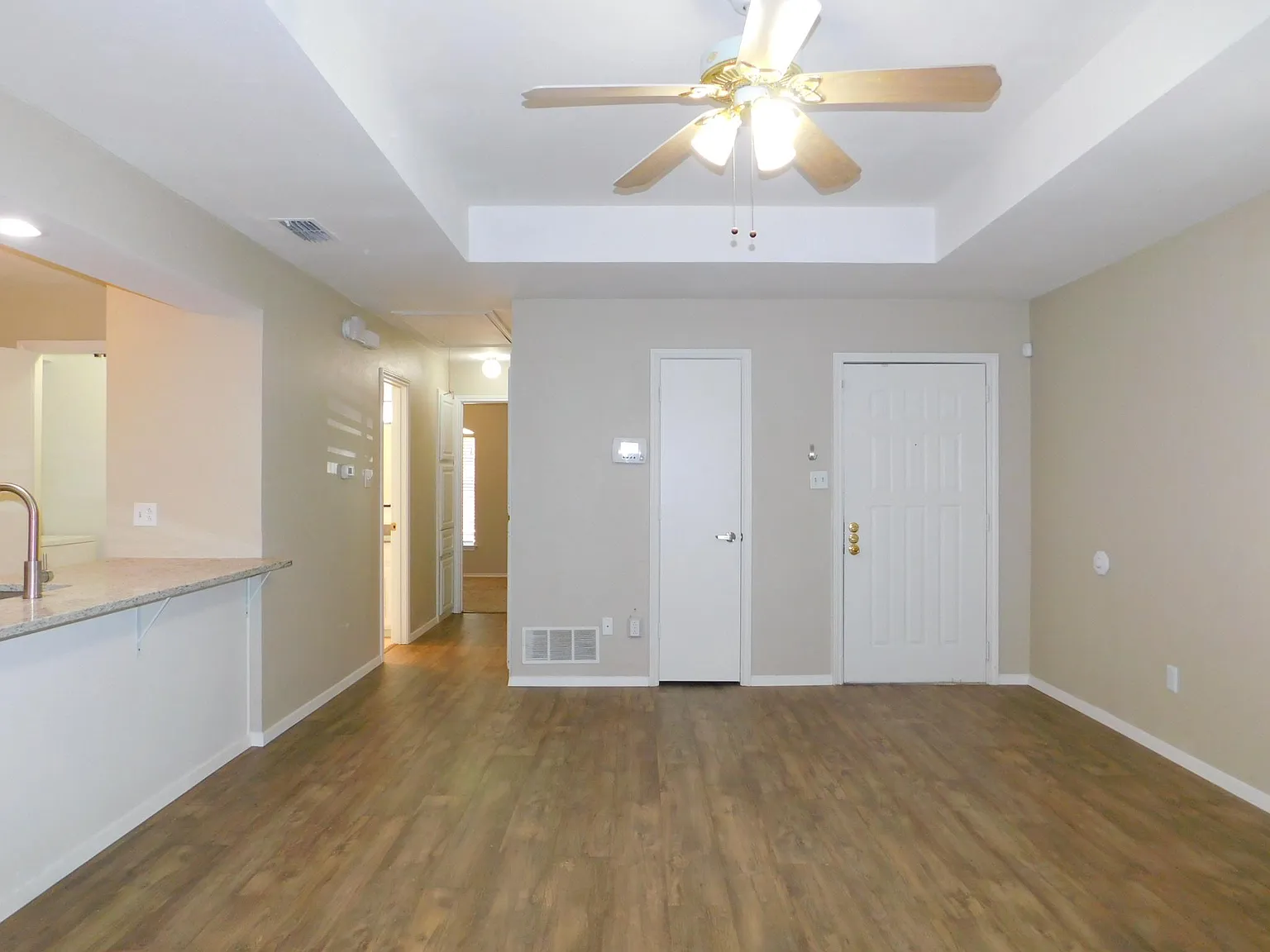 3 bed, 1287 sqft, $1,950 — Photo 2