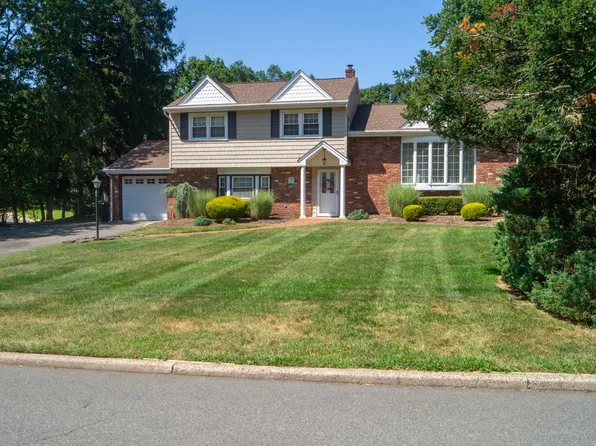 36 Deer Trail Rd, Hillsdale, NJ 07642