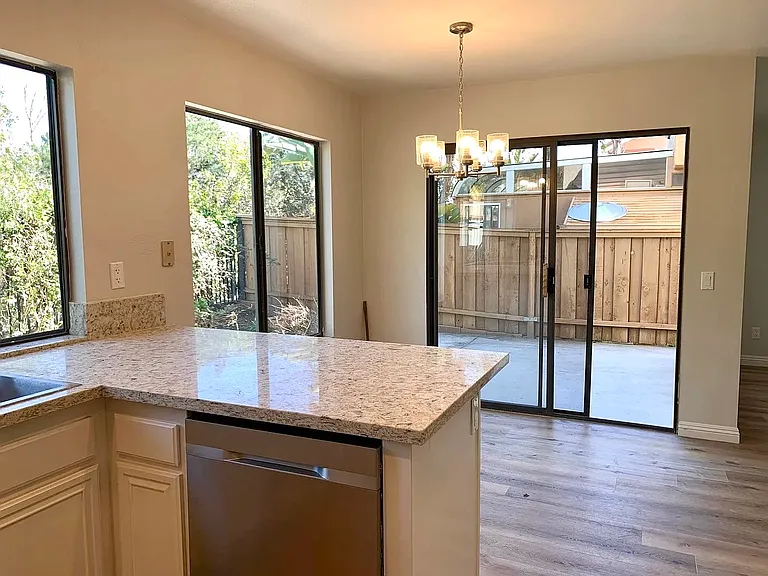 10725 Wallingford Rd — Photo 11