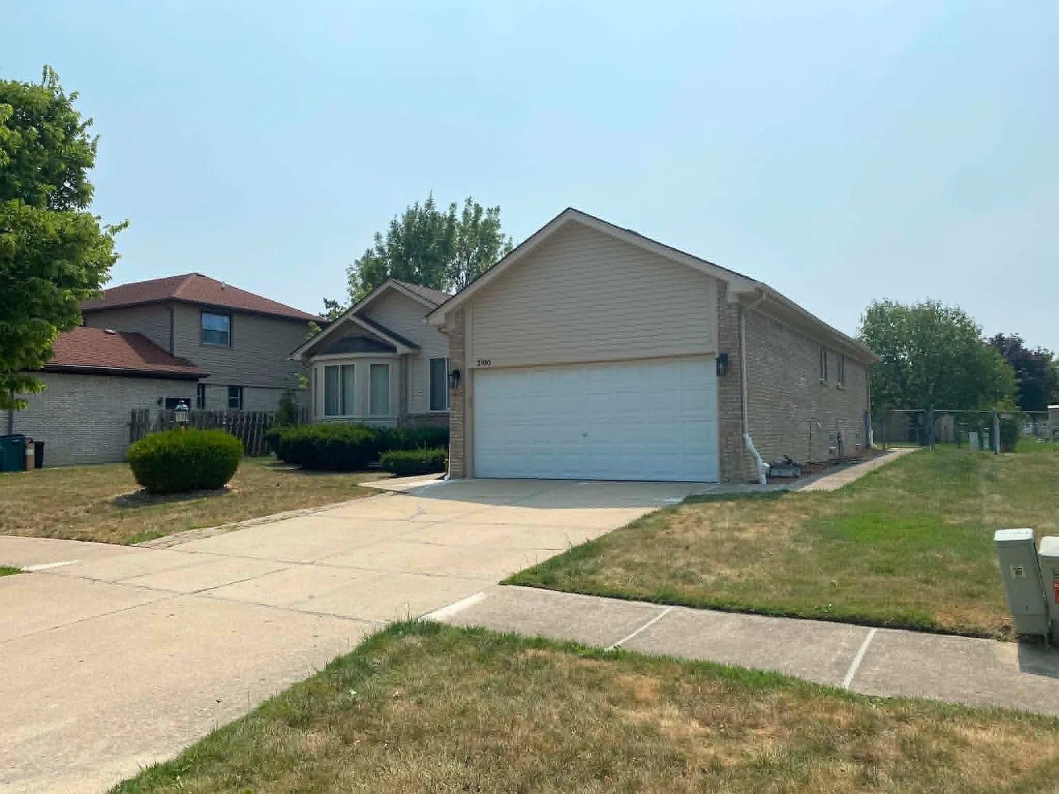 2100 Newburgh Dr — Photo 2