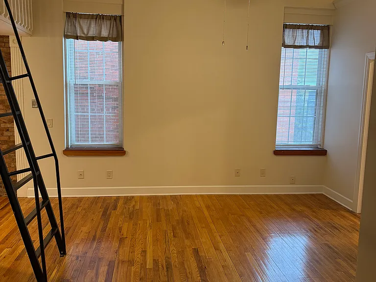 Chapel Hill Apartments — Photo 6