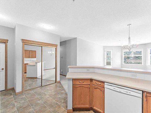 4th image of 200 Lincoln Way SW #302