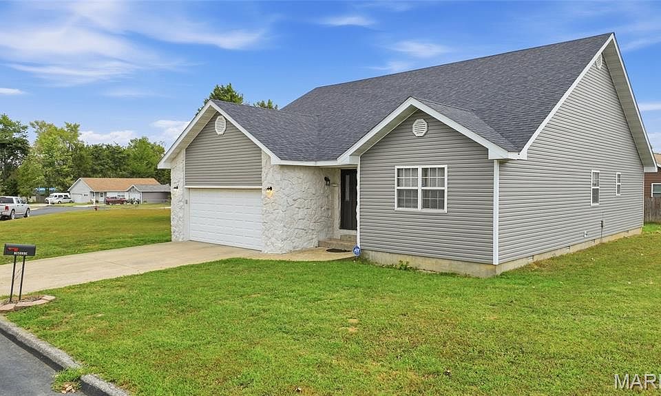 1st image of 700 Robin Rd #M
