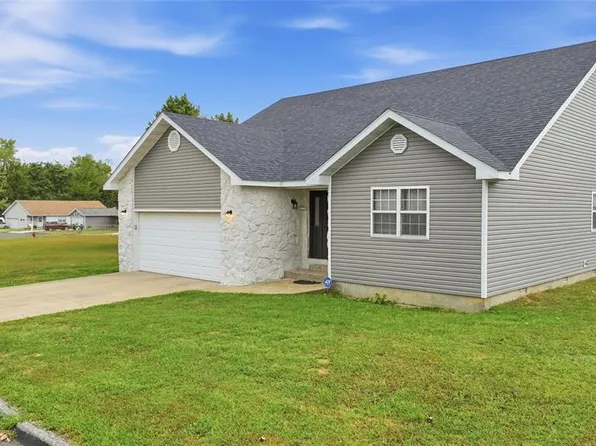 700 Robin Rd #M, Mountain Grove, MO 65711