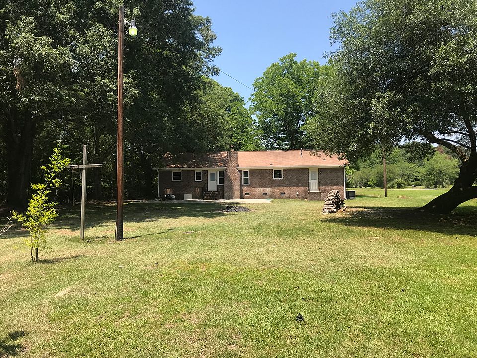 2nd image of 225 Linning Rd
