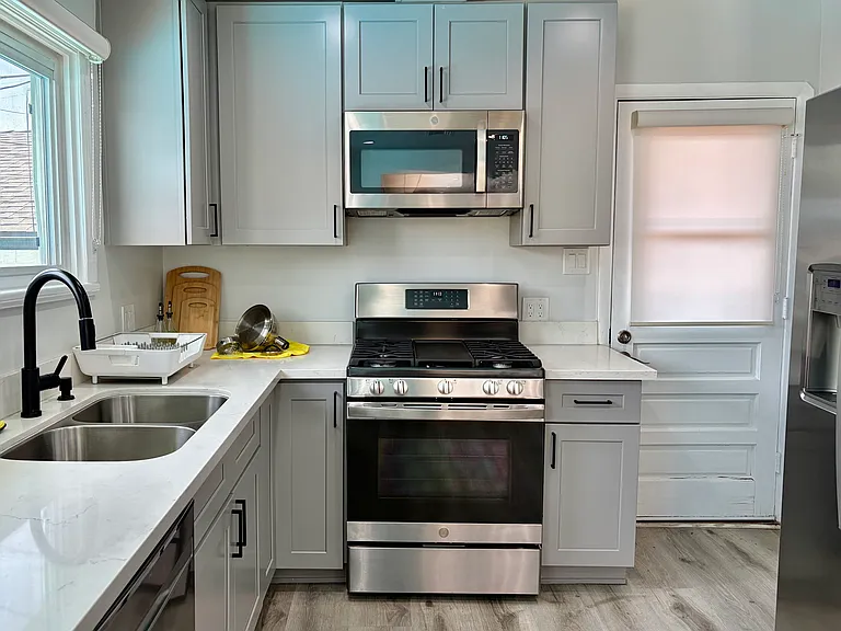 4506 Bakman Ave — Photo 10