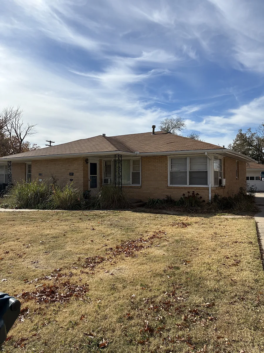 Photo 1 of 8 - 111 Norman Rd #B - Hutchinson, KS Primary Photo - 111 Norman Rd #B
