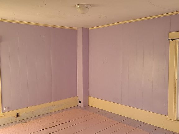 Upstairs bedroom 2