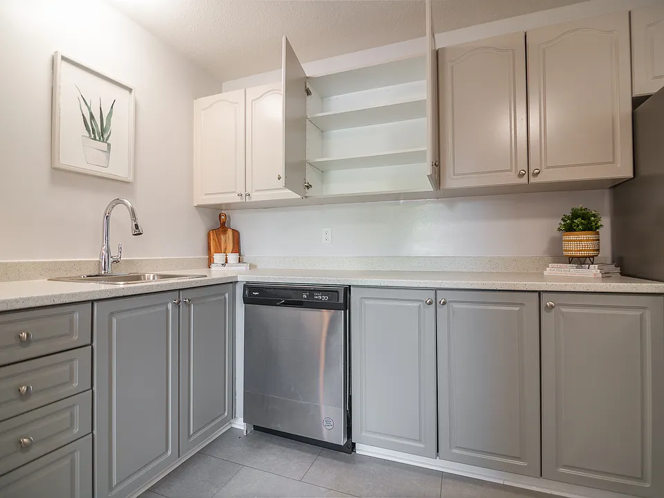 98 Woodridge Cres