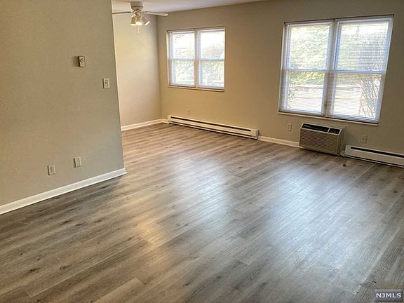 3rd image of 100 Pierson Miller Dr APT E28