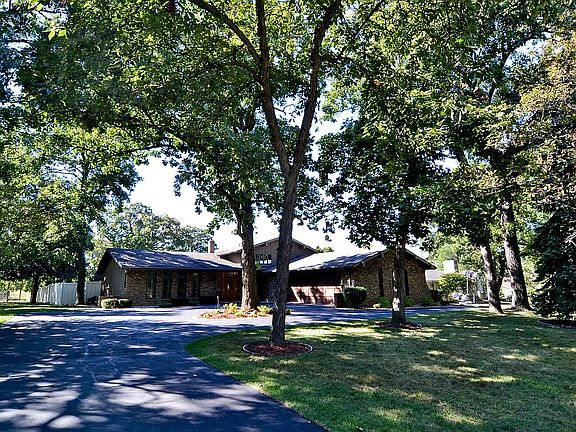 2nd image of 8822 Park Ln