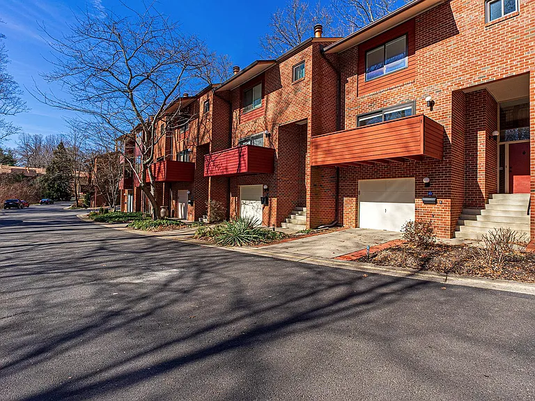 11502 Sunder Ct — Photo 46