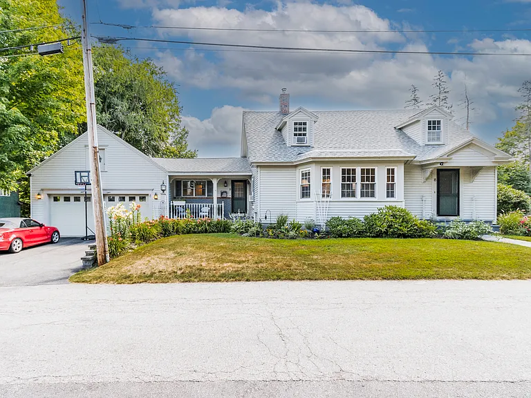 8 Roberts St — Photo 2