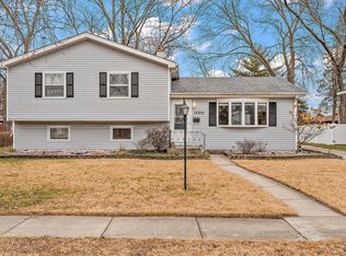 18901 E Louise Dr, Lansing, IL 60438