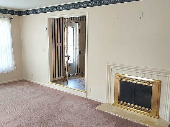 3rd image of 655 Cliffside Dr