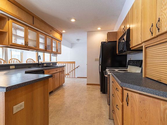 4th image of 1009 Juniper St