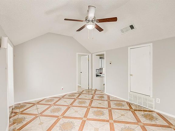 4th image of 2721 NW 19th St