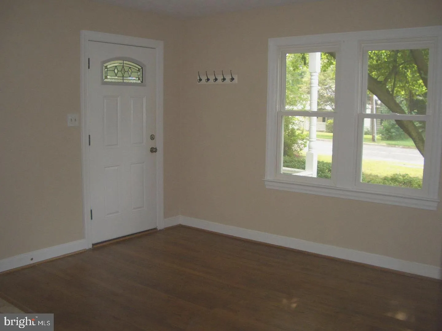 3 bed, 2.0 bath, 1356 sqft, $3,250 — Photo 4