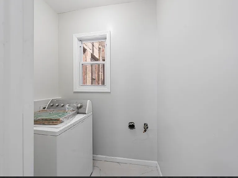 210 W Price St #2L — Photo 11