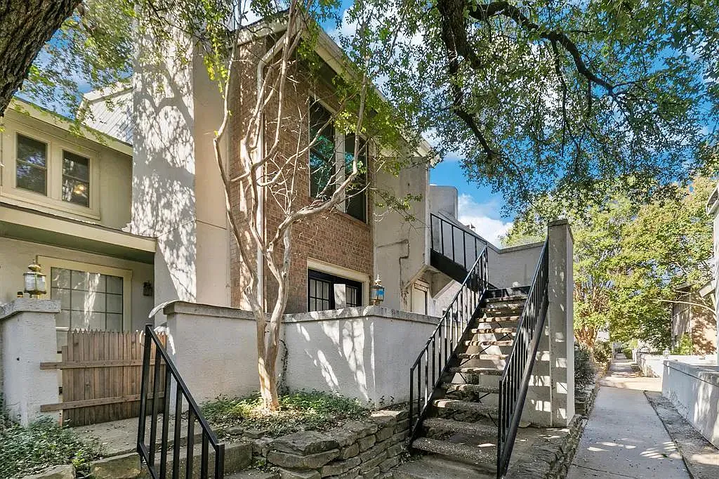 9621 Walnut St — Photo 1