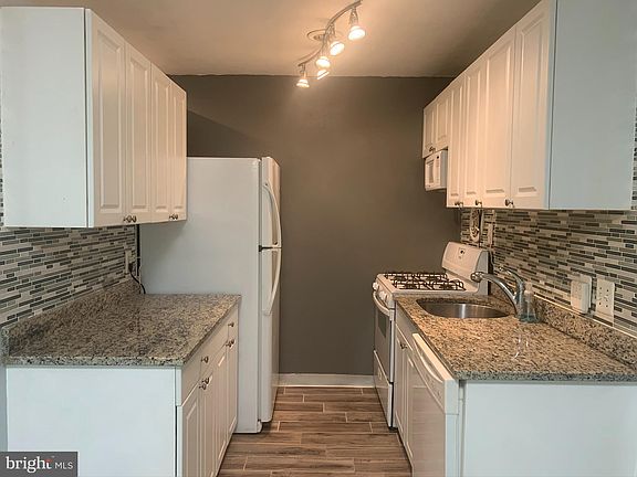 5th image of 4305 Americana Dr Unit 4305F