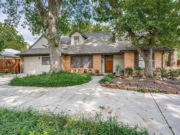 2nd image of 2884 Meadow Port Dr