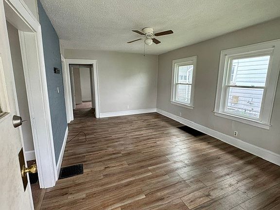 3rd image of 705 E Northern Ave