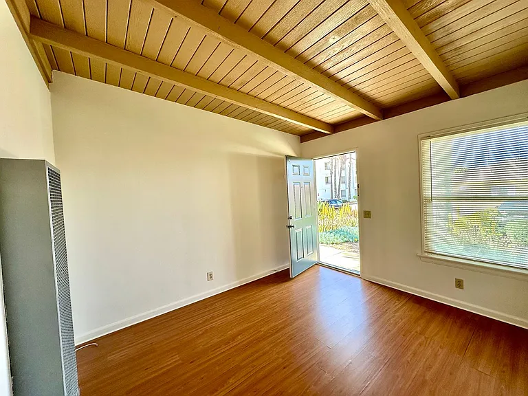 103 Avenida Carmelo — Photo 2