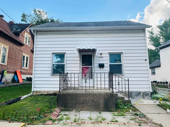 515 W Addison St, Freeport, IL 61032