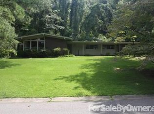 2073 Lakewood Dr, Vestavia Hills, AL 35216