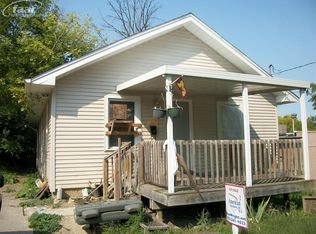 912 McQueen St, Flint, MI 48503