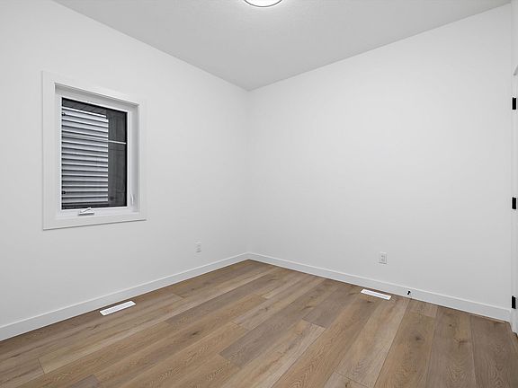 5th image of 915 Elderberry Ct