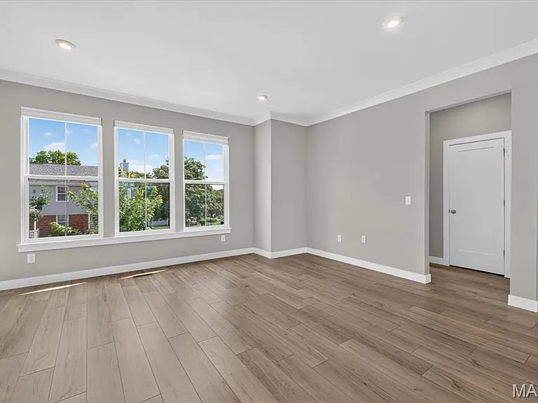 8933 Eager Rd — Photo 11