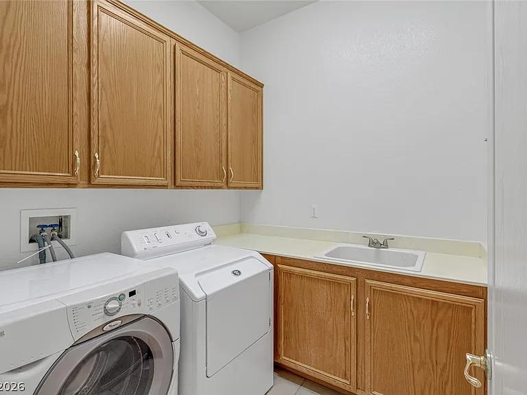 3131 Surf Spray St — Photo 46