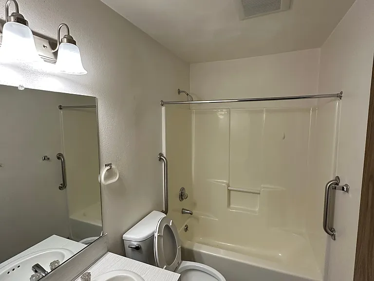 508 E Burdick St #7 — Photo 4