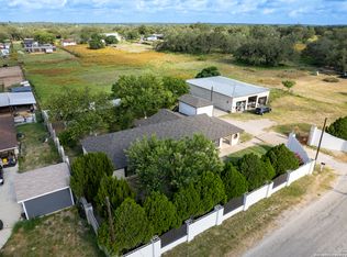 317 Royal Oaks Rd, Somerset, TX 78069