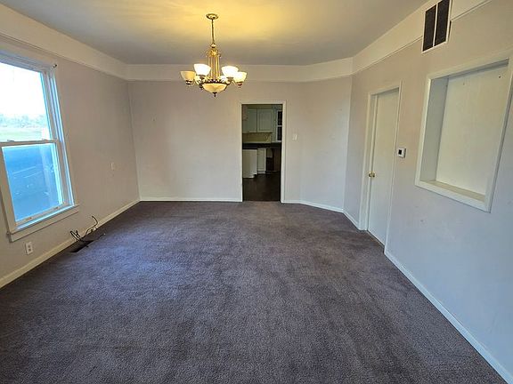 4th image of 300 Richmond Ave