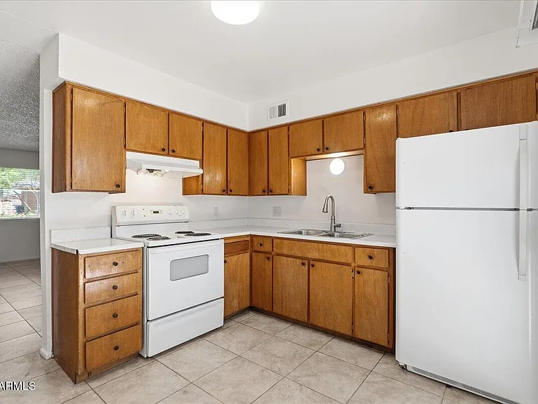 1321 E Carol Ave #3 — Photo 4