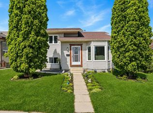 203 S Shawglen Rd SW, Calgary, AB T2Y 1Y2