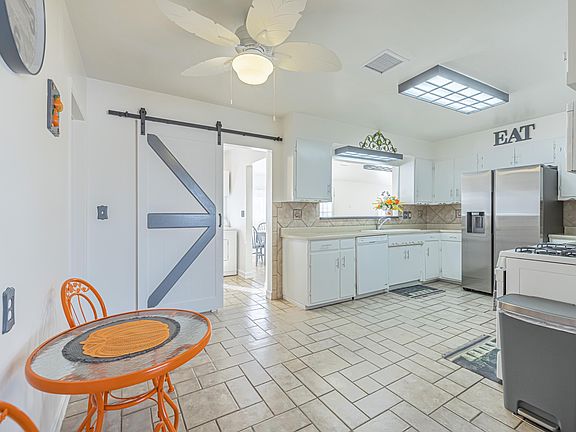 3rd image of 9308 E Avenue T12