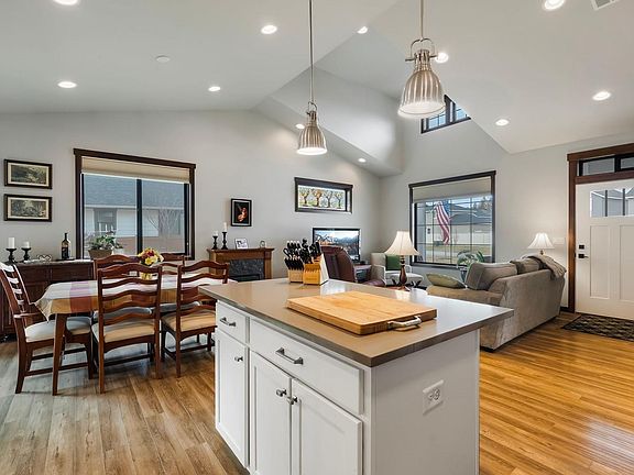 3rd image of 96 Rimrock Ct