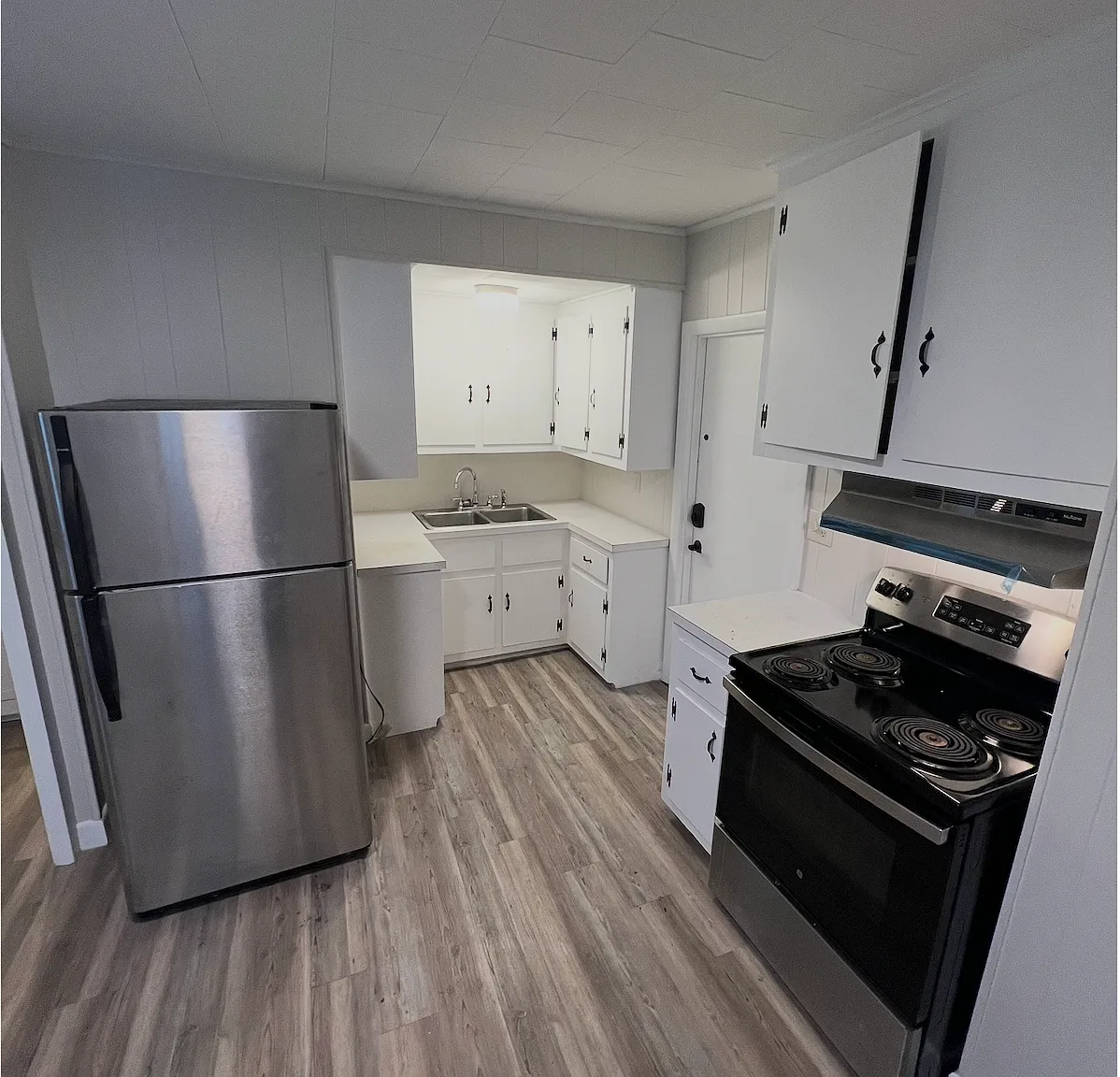 2 bed, 965 sqft, $1,900 — Photo 1