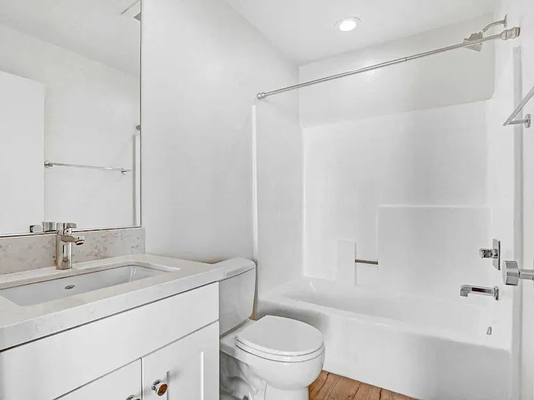 The Kenmore Los Feliz — Photo 24