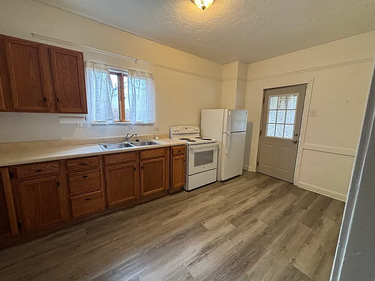 1628 Kenneth Ave — Photo 4
