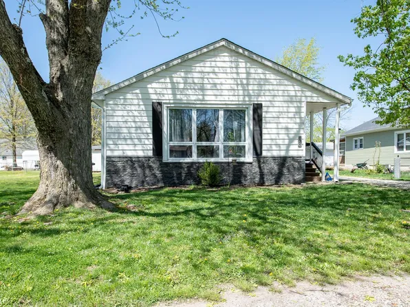 825 E Henry St, Staunton, IL 62088