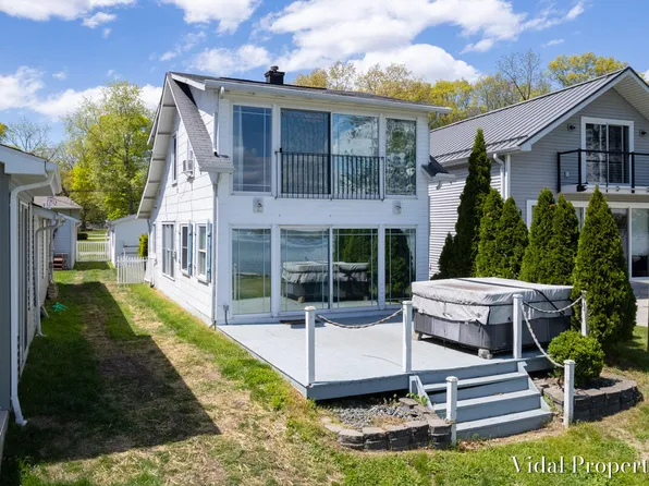 8929 Waruf Ave, Portage, MI 49002