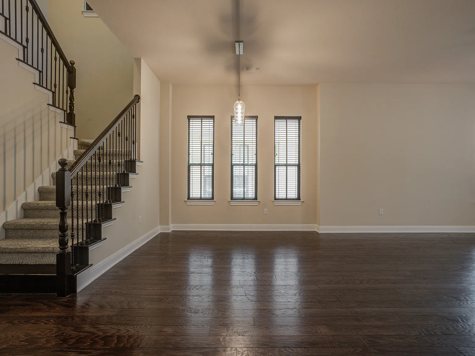 3 bed, 2.5 bath, 2335 sqft, $3,950 — Photo 3