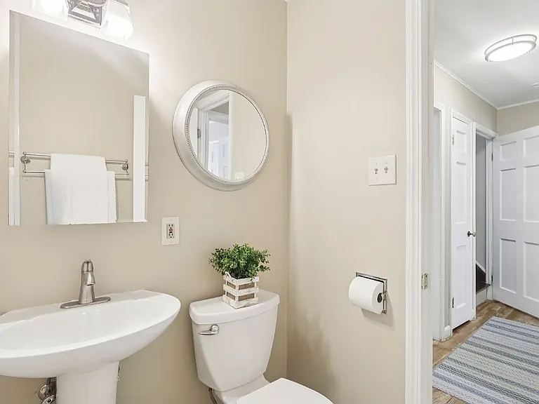 446 Huntmere Dr — Photo 11