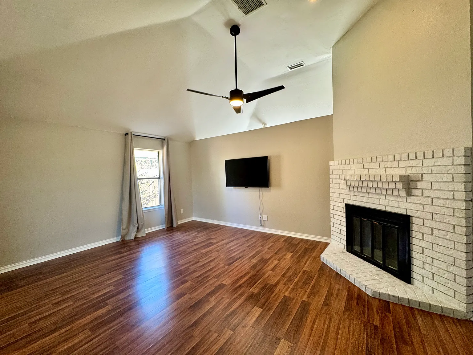 3 bed, 1442 sqft, $2,700 — Photo 4